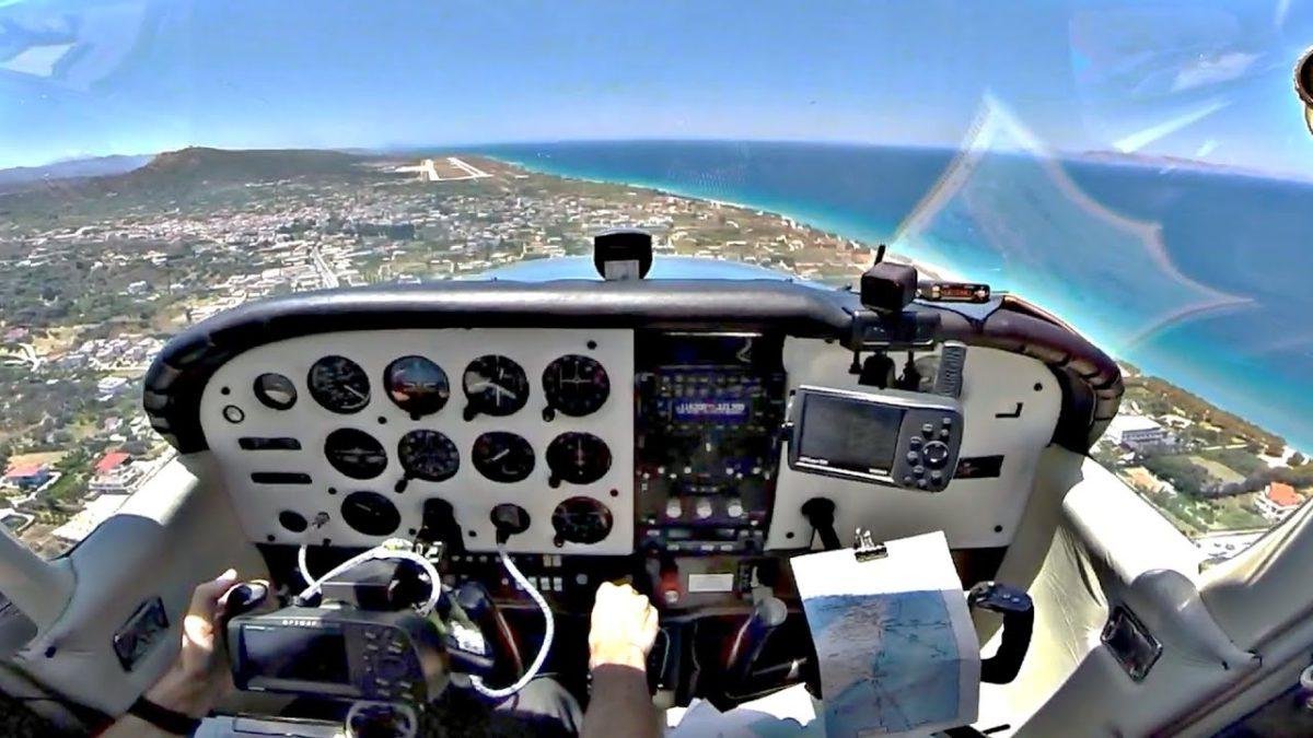 Полет на самолете над островом Кипр
